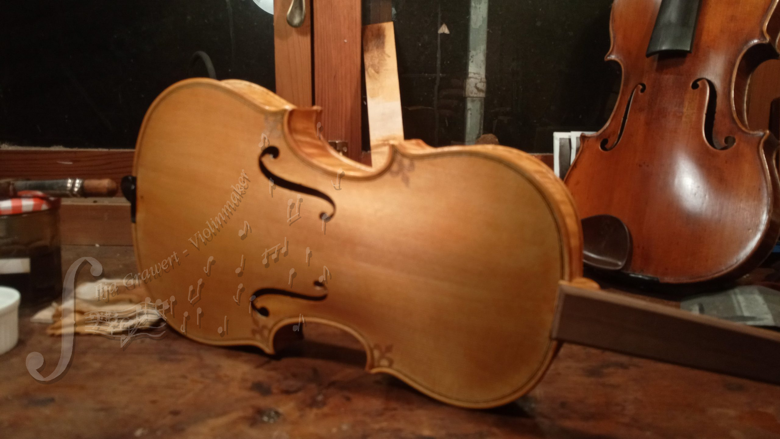 Beautiful small 7/8 violin ground varnish pictures Ilja Grawert & Son